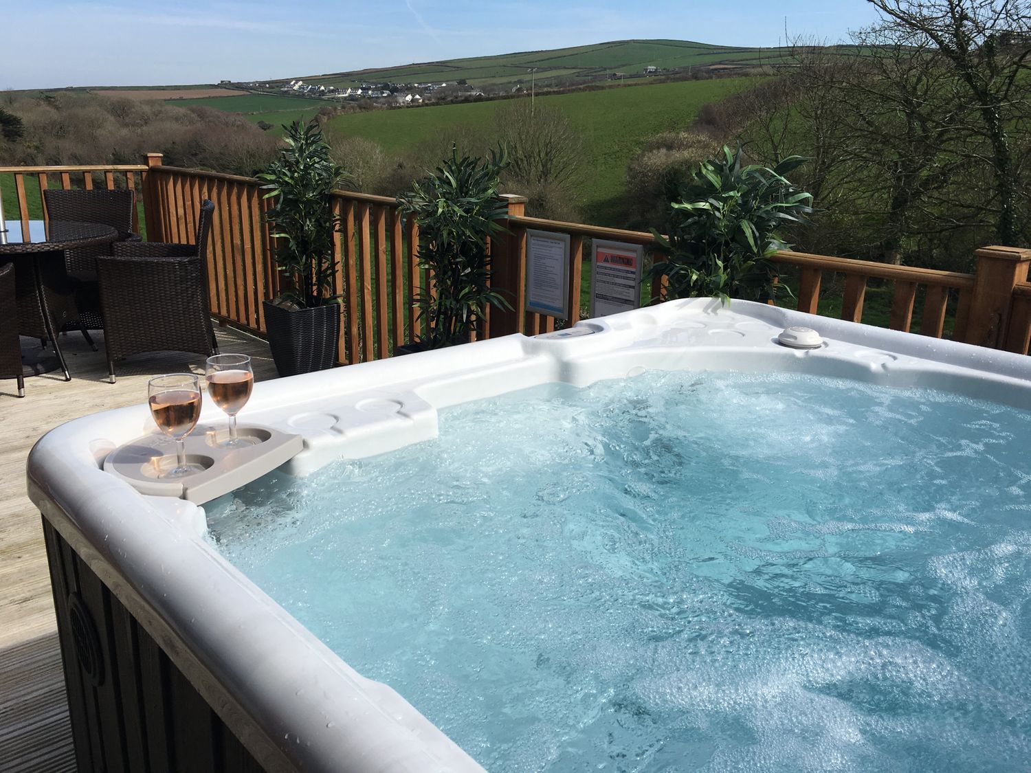 Bossiney Bay in Tintagel, North Cornwall, hot tubs and pet